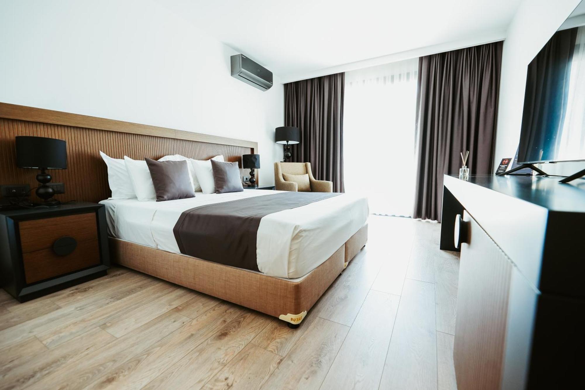 Palladium Beach Hotel- Private Beach Included Dhermi Bagian luar foto